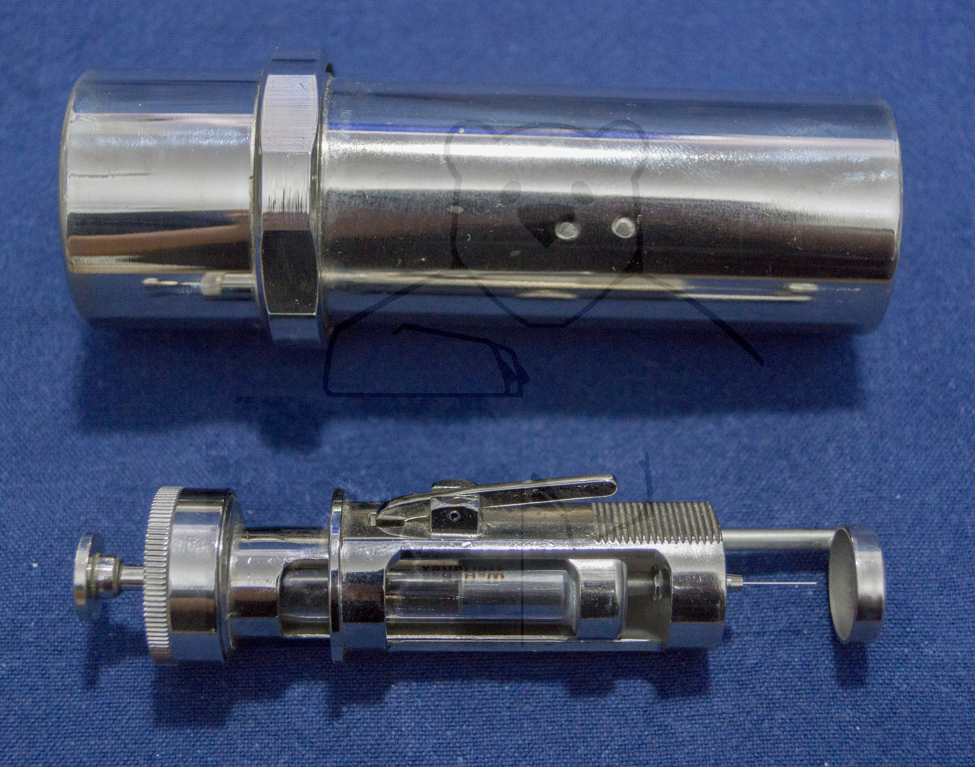 Insulininjektor "Diarapid", 1963'er Jahre, Aufbewahrungsbehälter und Injektor mit eingesetzter Spritze